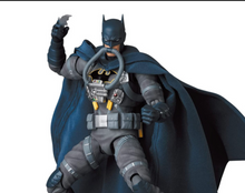 Batman: Hush MAFEX No.166 Batman (Stealth Jumper Ver.)